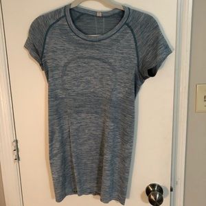Lulu lemon short sleeve shirt